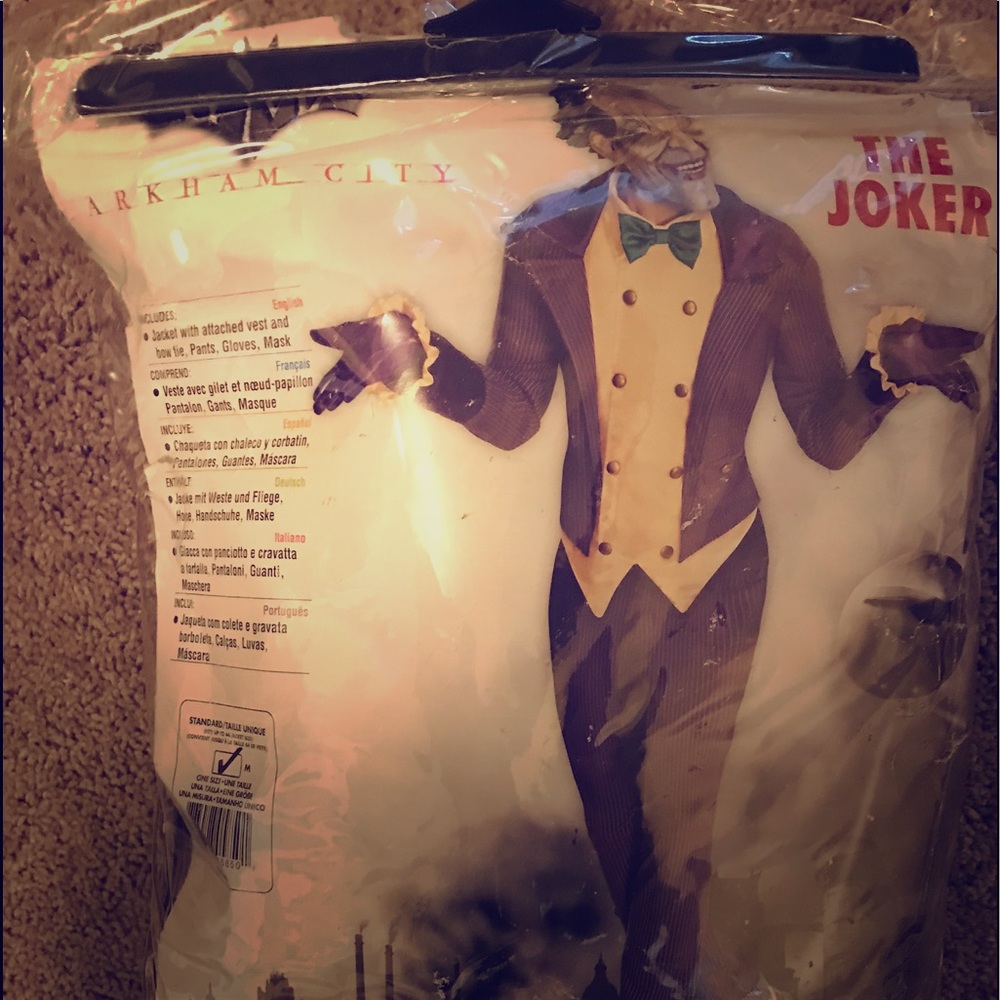 𝒥𝑜𝓀𝑒𝓇 𝒸𝑜𝓈𝓉𝓊𝓂𝑒